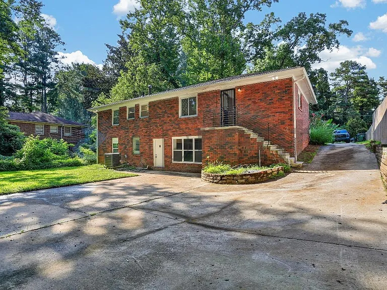2915 Cascade Rd SW — Photo 5