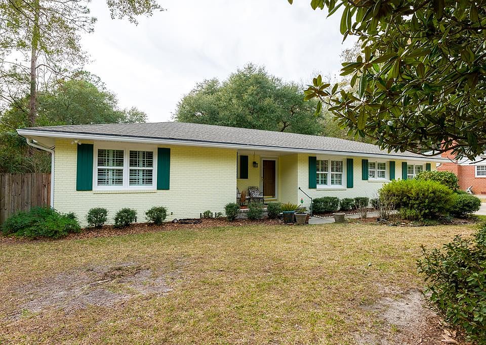 1st image of 2104 Azalea Dr