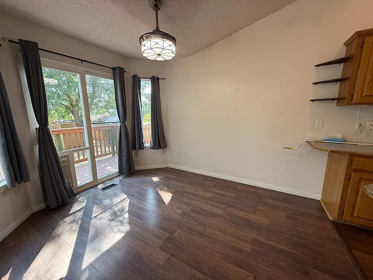1033 W Pennwood St — Photo 4