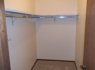 860 Jefferson Dr, Lindenhurst, IL 60046