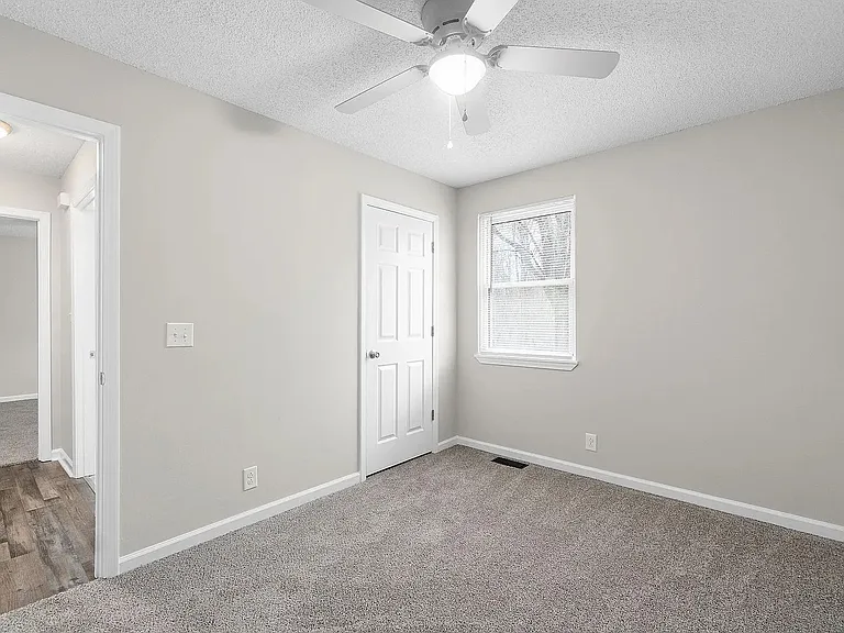 214 Tobacco Rd — Photo 18