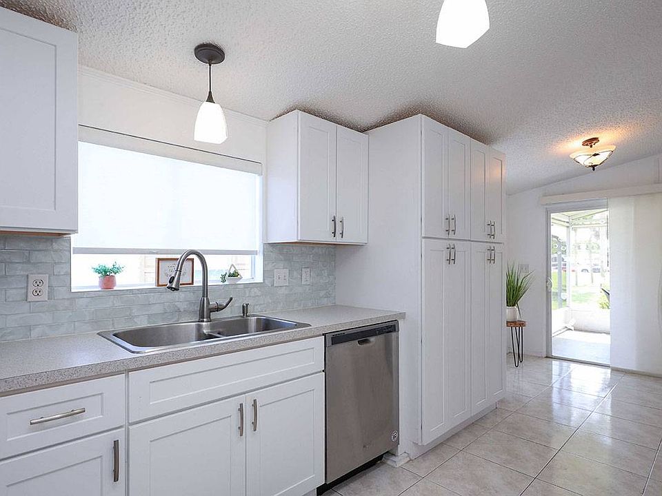 1st image of 916 SW 116th Way #47/20
