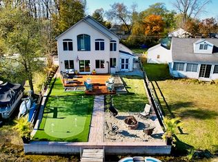 8819 Lagoon Dr, Brighton, MI 48116