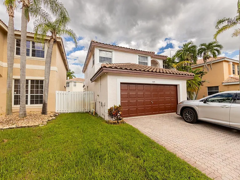 3375 SW 181st Ter — Photo 4
