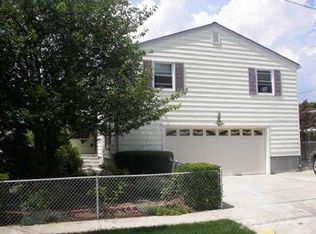 52 Fenwood Ave, Pawtucket, RI 02860