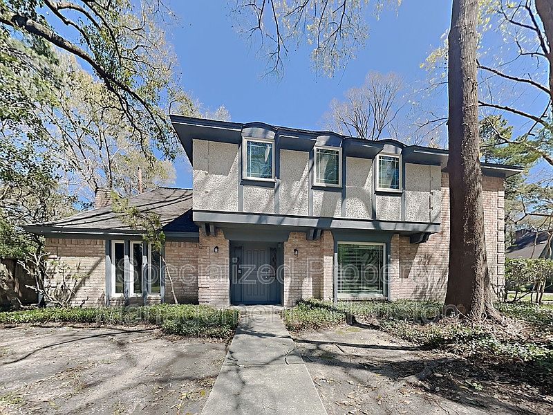 1st image of 2303 Riverlawn Dr