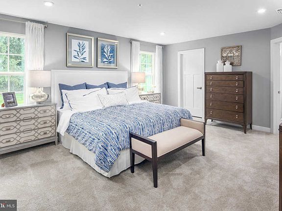 5th image of 5005 Regents Ln