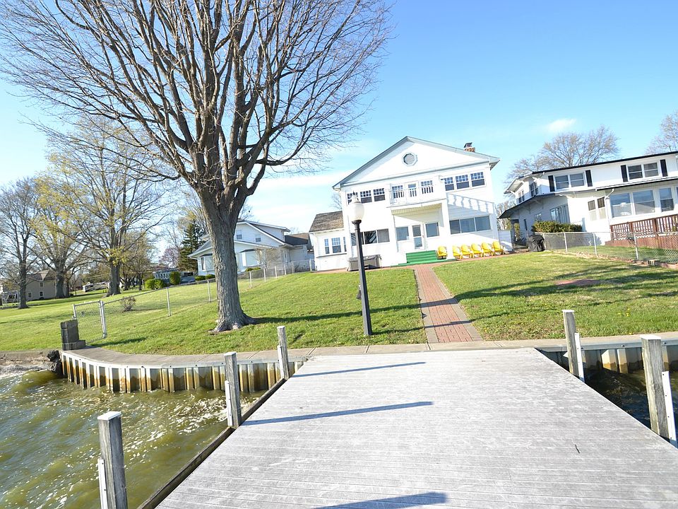 1st image of 869 Lakeshore Dr E