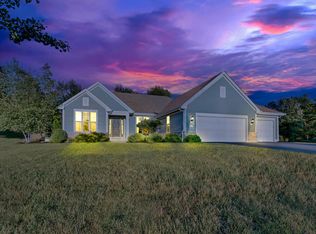 N24W27263 Arlington Ct, Pewaukee, WI 53072