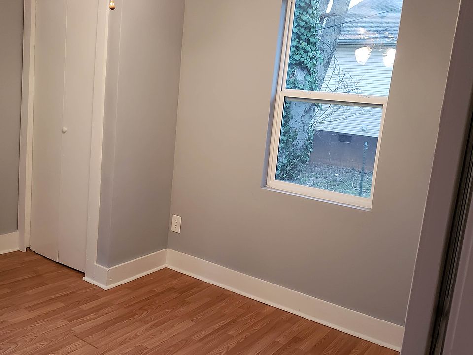 2nd image of 120 W Newcomen St