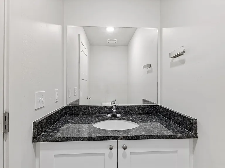 917 N 100 W — Photo 16