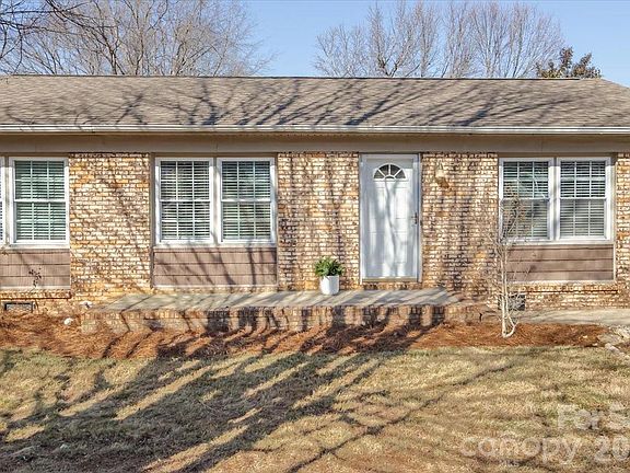 2nd image of 406 Robinson Clemmer Rd