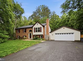 8915 Helen St, Manassas, VA 20112