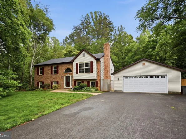8915 Helen St, Manassas, VA 20112
