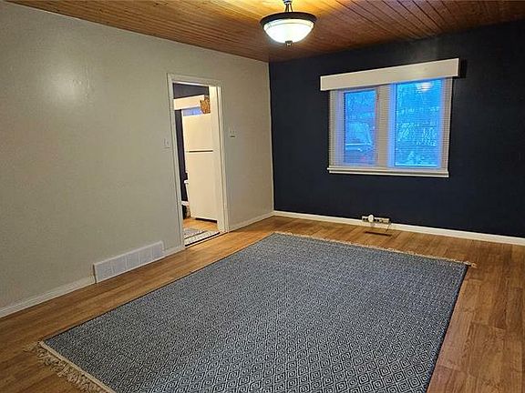5th image of 804 Elizabeth Ave