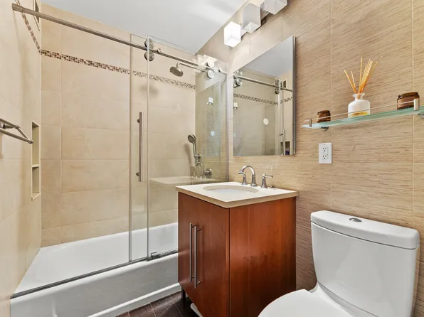 201 East 17th Street image 5 of 8