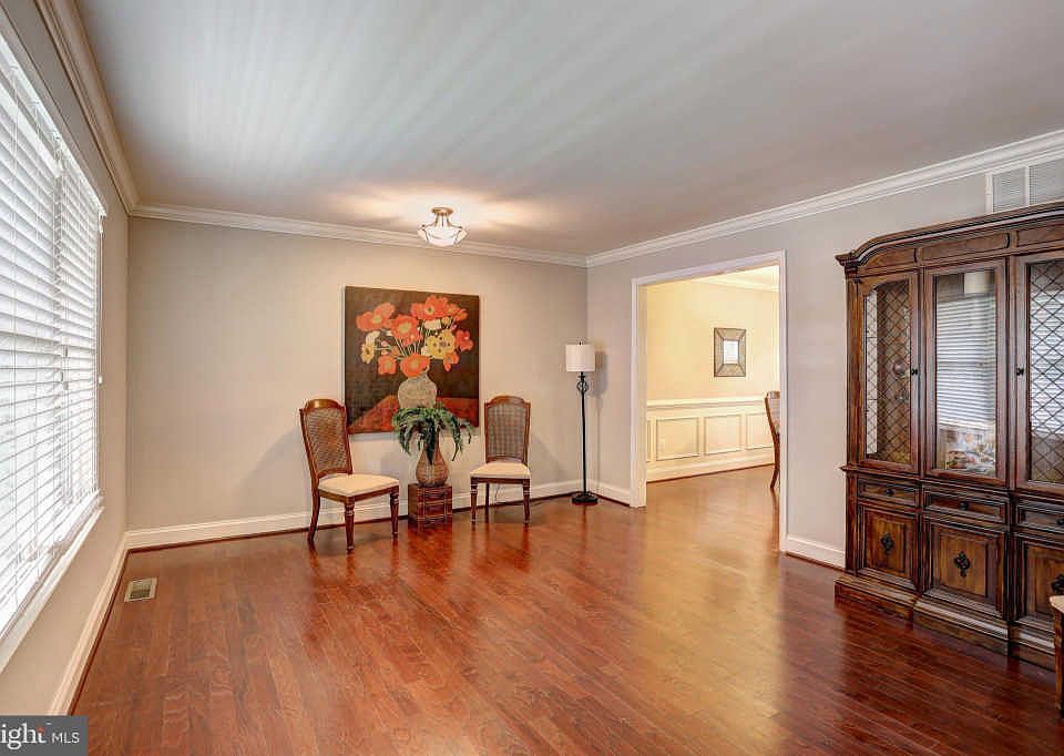 1st image of 136 Foxtail Ct