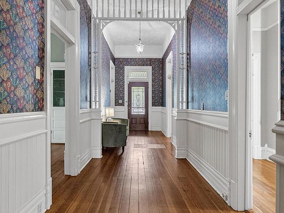 4th image of 208 McKibbon St