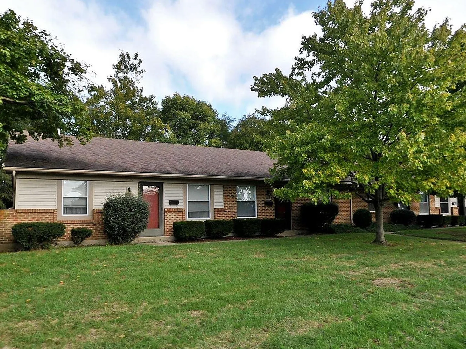 5041 Belle Isle Drive - 5043 — Photo 1