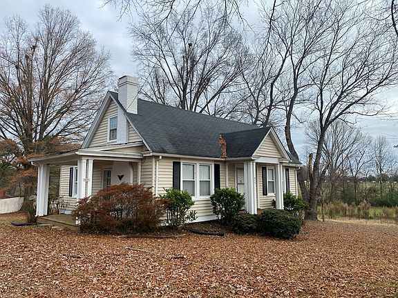 3rd image of 517 E 3rd Ave