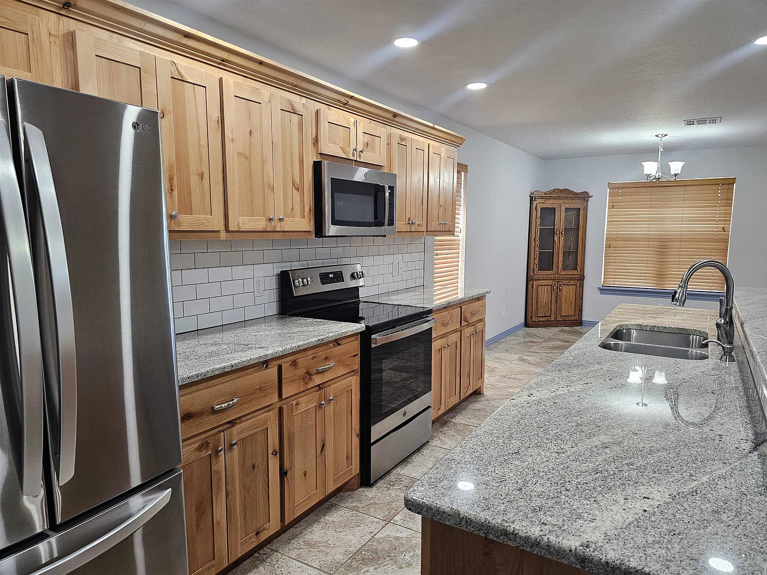 3 bed, 2.0 bath, 1620 sqft, $1,500 — Photo 4