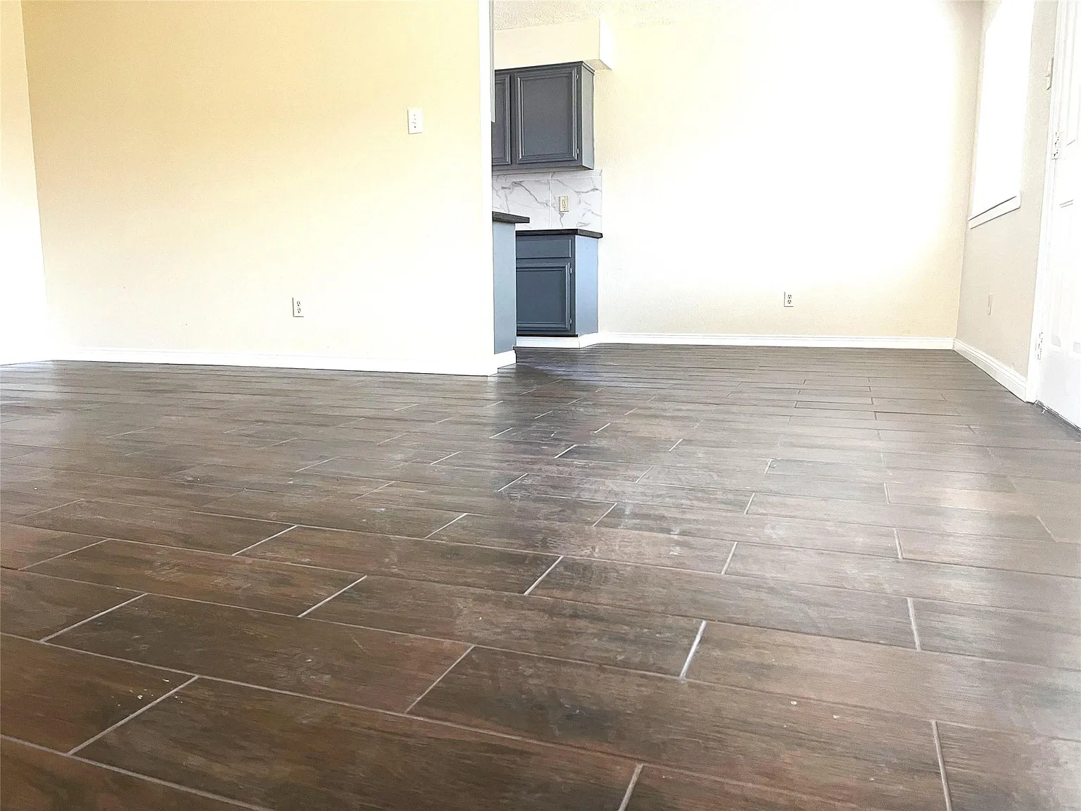 3 bed, 2.0 bath, 1322 sqft, $1,900 — Photo 4