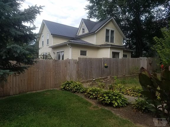 2nd image of 504 E South St