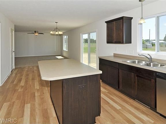 4th image of 7594 Mountain Pine Dr NE