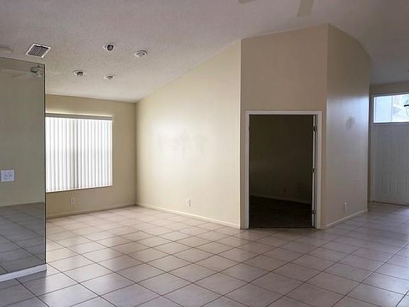 5th image of 1093 Fairfax Cir W