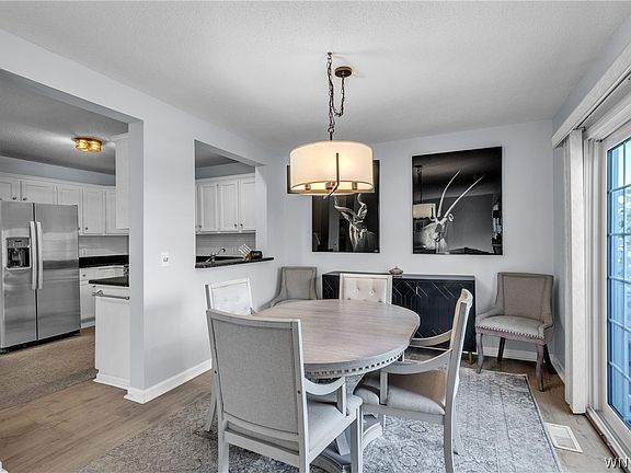 4th image of 102 Forest Edge Dr