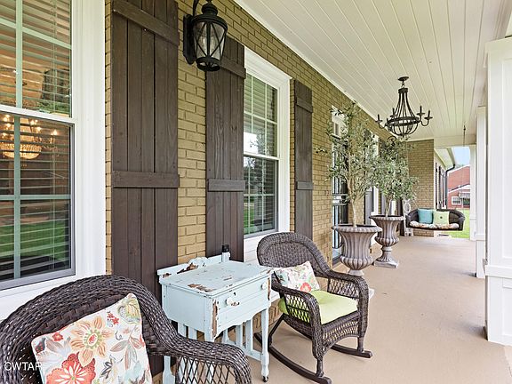 3rd image of 216 Edenwood Dr