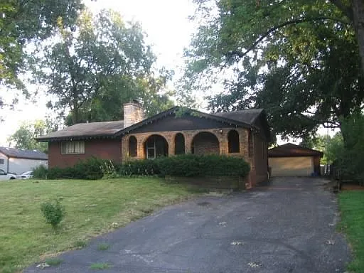151 Iris Rd photo 1