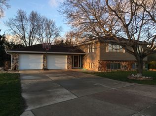 1304 E Side Dr, Yankton, SD 57078