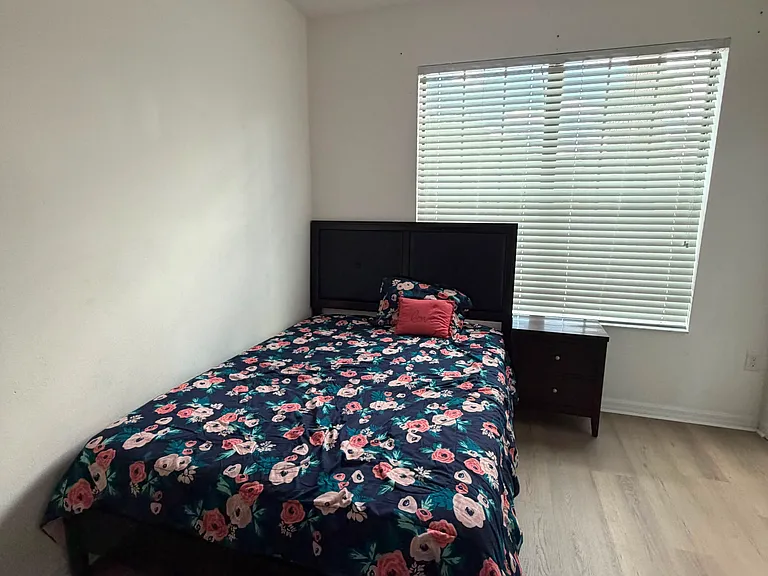 2214 Victoria Dr — Photo 5