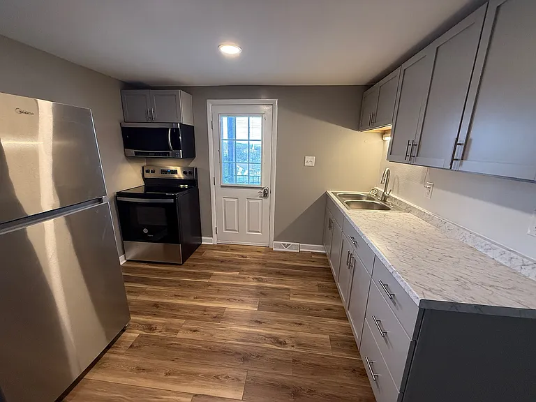 210 Hill St — Photo 8