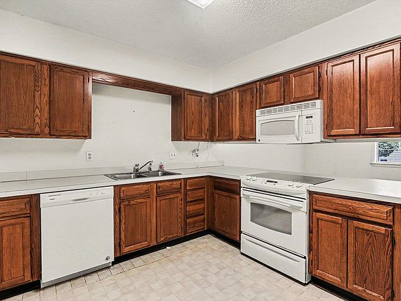4th image of 1105 Ganton Way