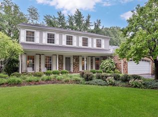 908 Canonero Dr, Naperville, IL 60540