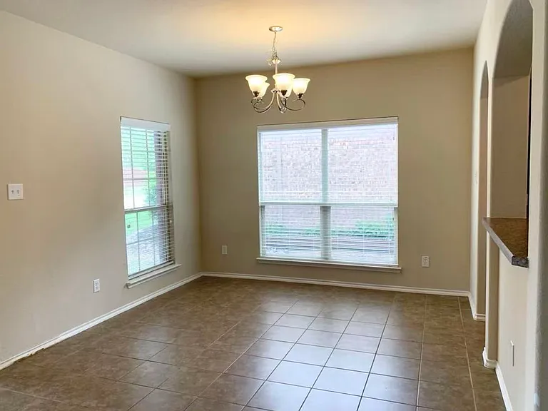5413 Beacon Ln — Photo 4