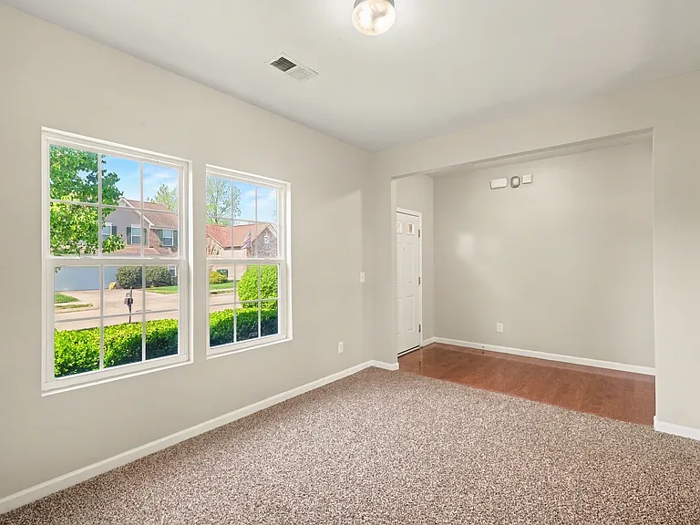 1042 Countess Ln — Photo 5