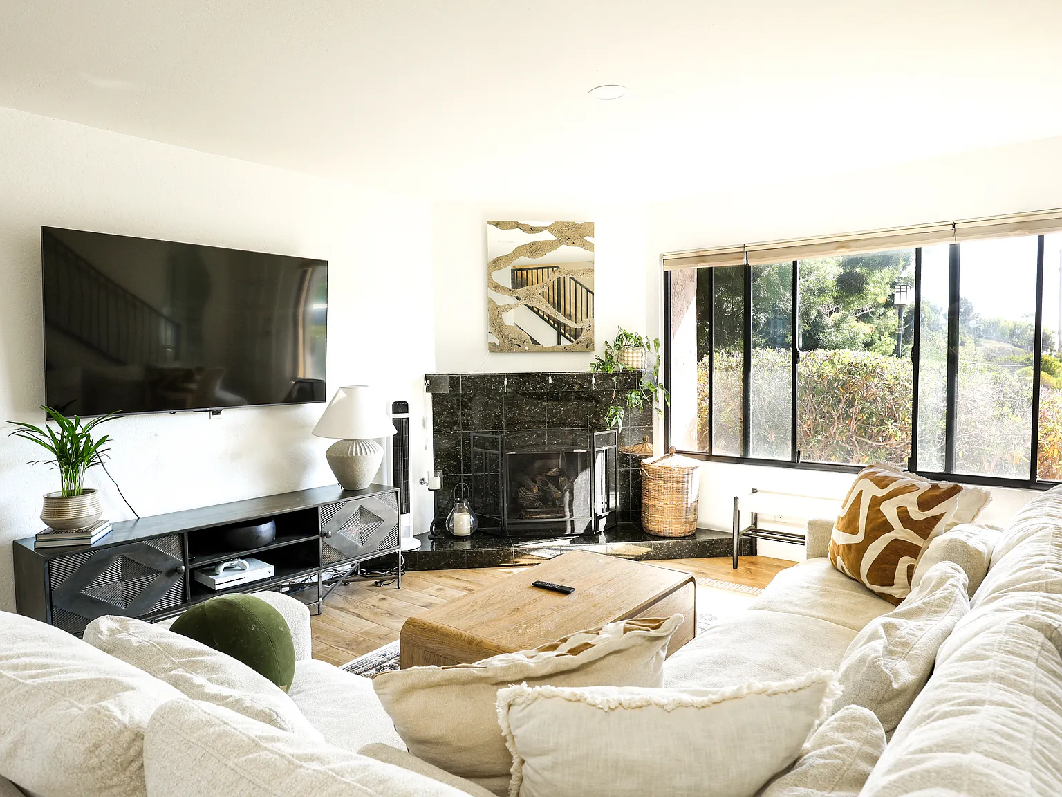 2 bed, 970 sqft, $3,995 — Photo 1