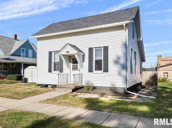 214 E Durant St, Walcott, IA 52773