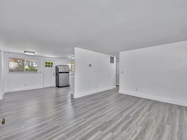 6314 Holbrook Dr — Photo 12