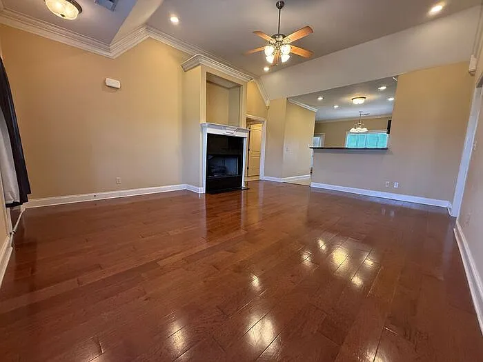 3 bed, 2.0 bath, 1545 sqft, $1,695 — Photo 4