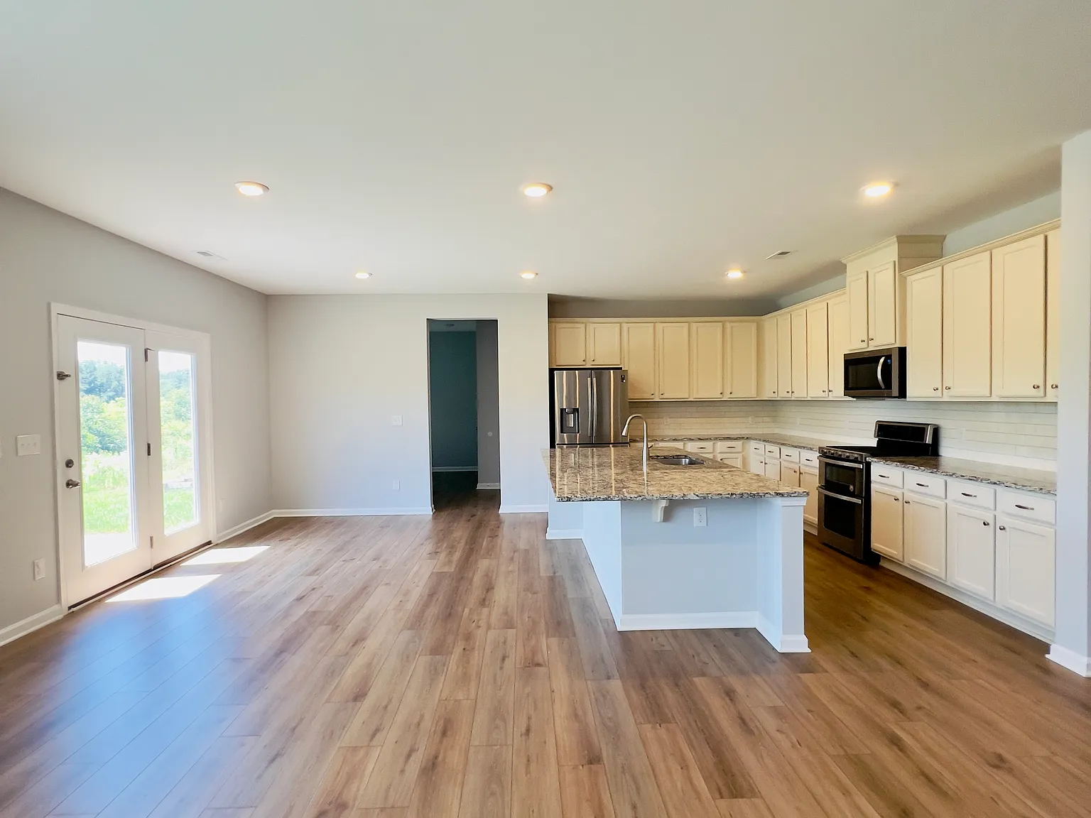 5 bed, 3059 sqft, $2,999 — Photo 4