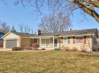 1564 Kinney Dr, Essexville, MI