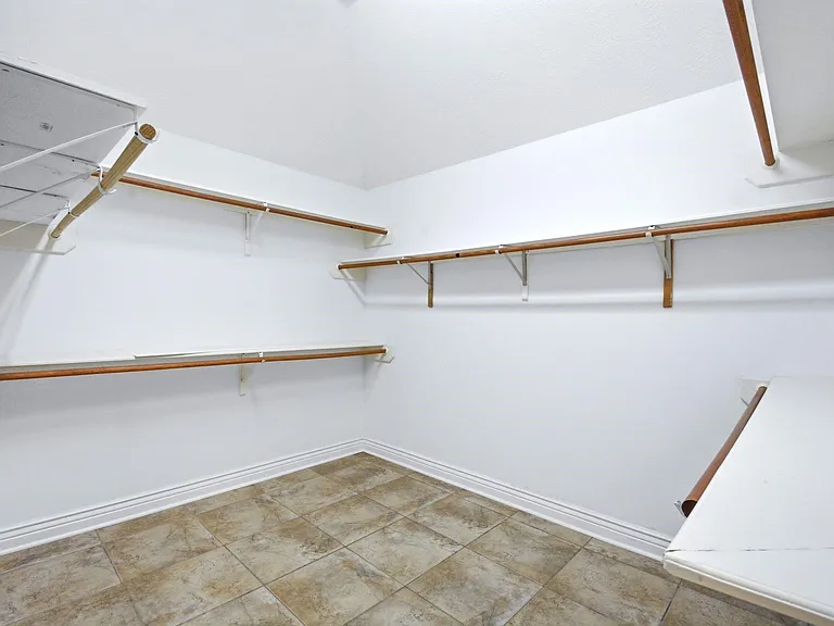 4307 Lakeshore Forest Dr — Photo 25