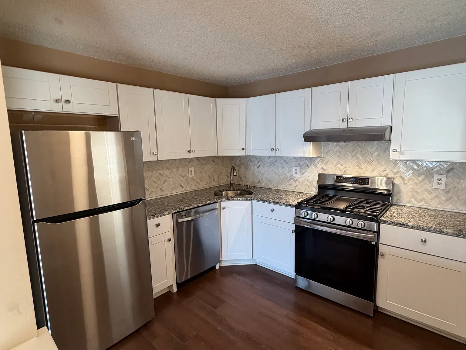 2 bed, 1110 sqft, $1,800 — Photo 3