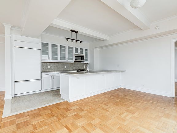 4th image of 56 7th Ave APT 20A