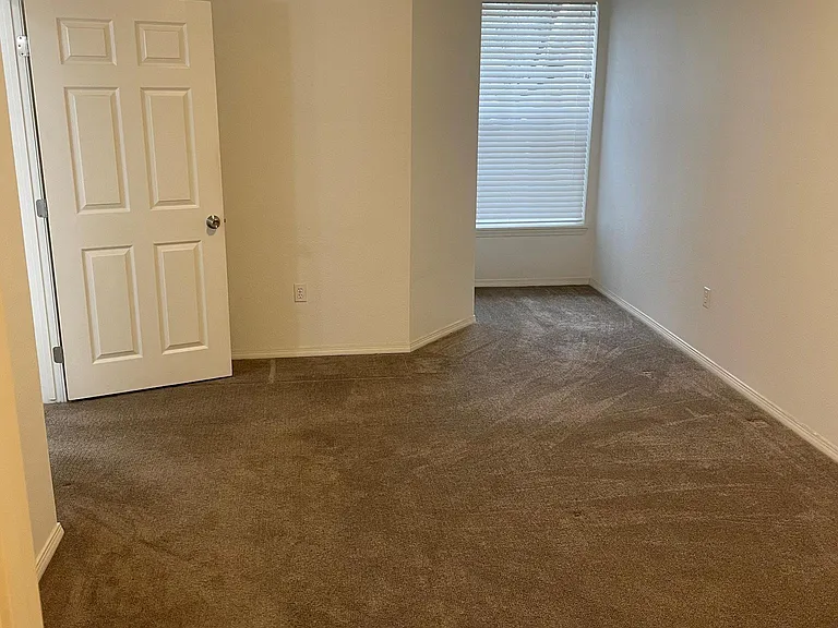 1220 NE Horizon Loop #109 — Photo 9