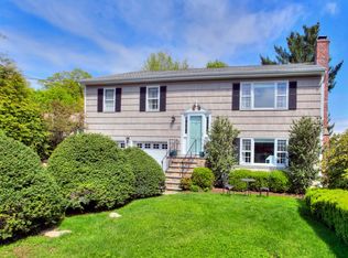 32 Auldwood Rd, Stamford, CT 06902